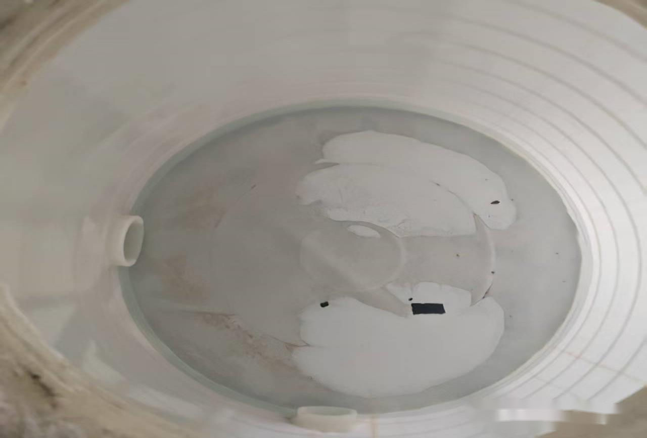 scale-sediment-at-the-bottom-of-ro-cleaning-tank.png